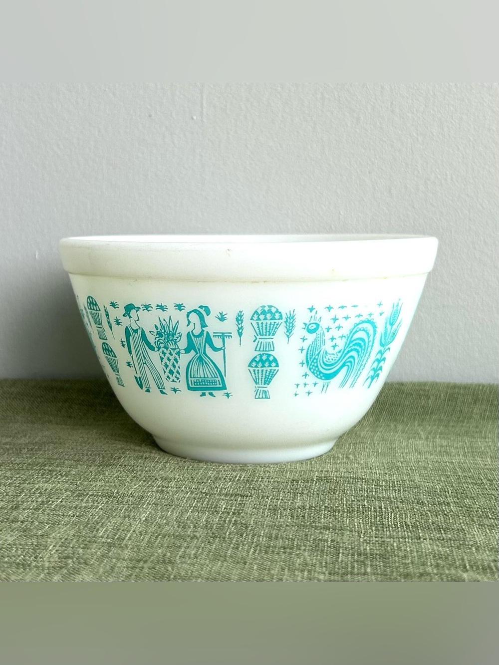 PYREX amish butter print 401 turq/white 1.5 pt.
EXCELLENT !!